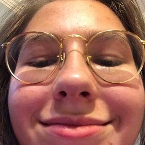 Meet your Posher, Hollie